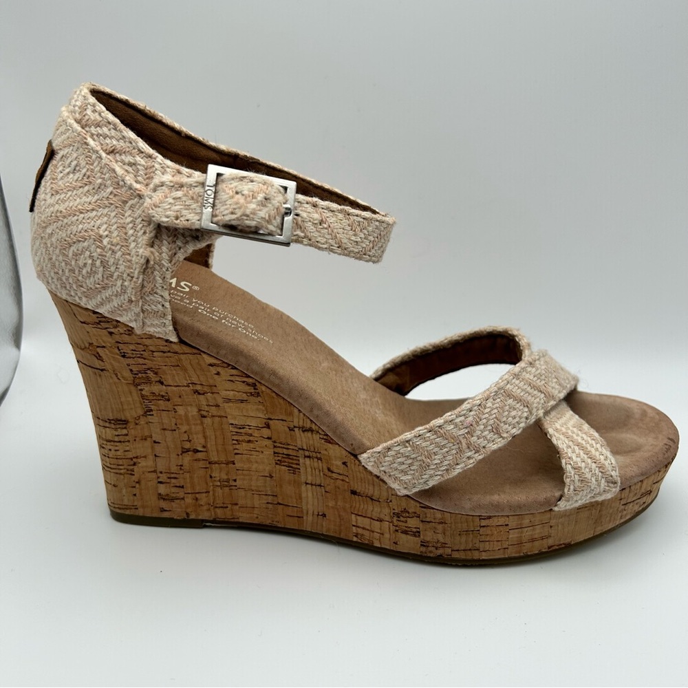 TOM ‘S STRAPPY WEDGE OPEN TOE CANVAS SANDALS SIZE W8.5 BEIGE TAN HEELs 4”